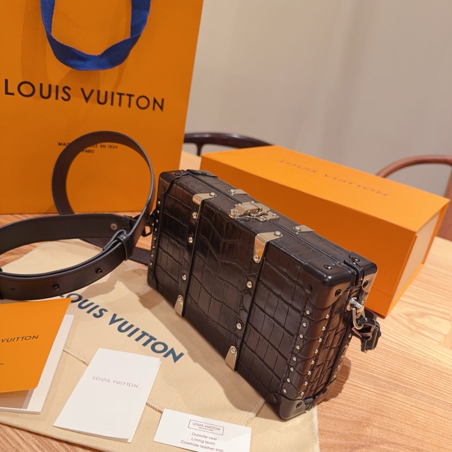 CUSTOM LV CIGAR CASE