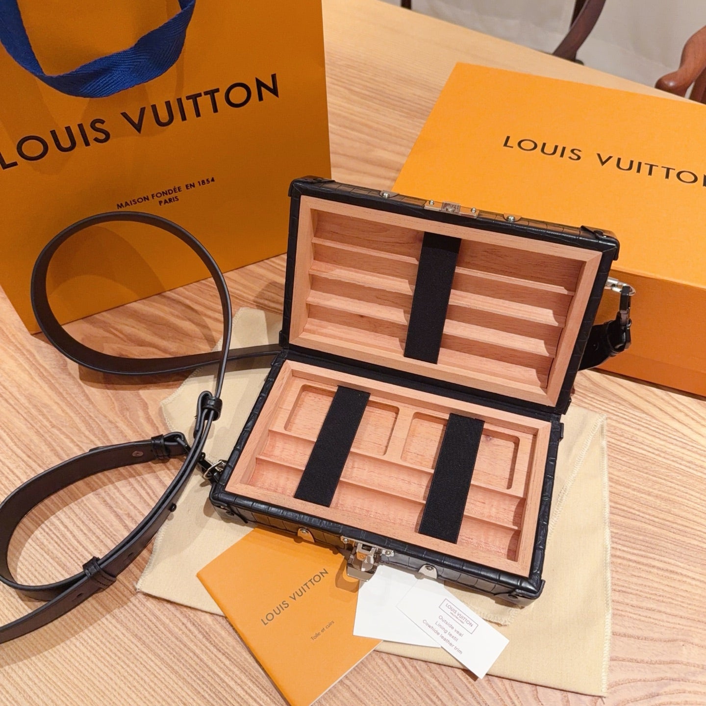 CUSTOM LV CIGAR CASE