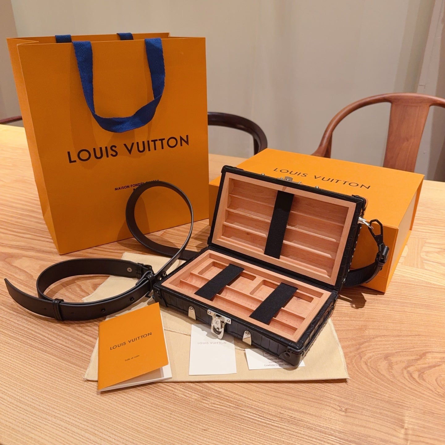 CUSTOM LV CIGAR CASE