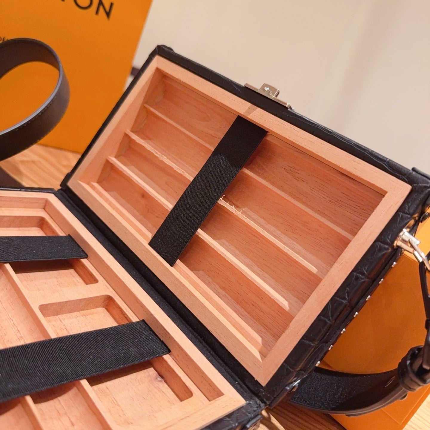 CUSTOM LV CIGAR CASE