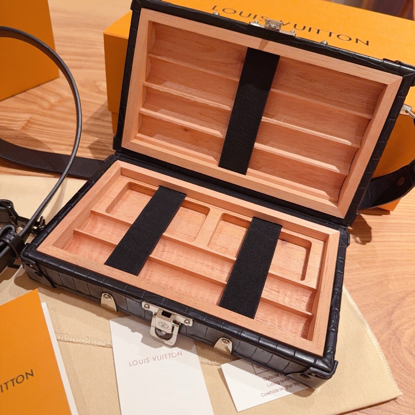 CUSTOM LV CIGAR CASE