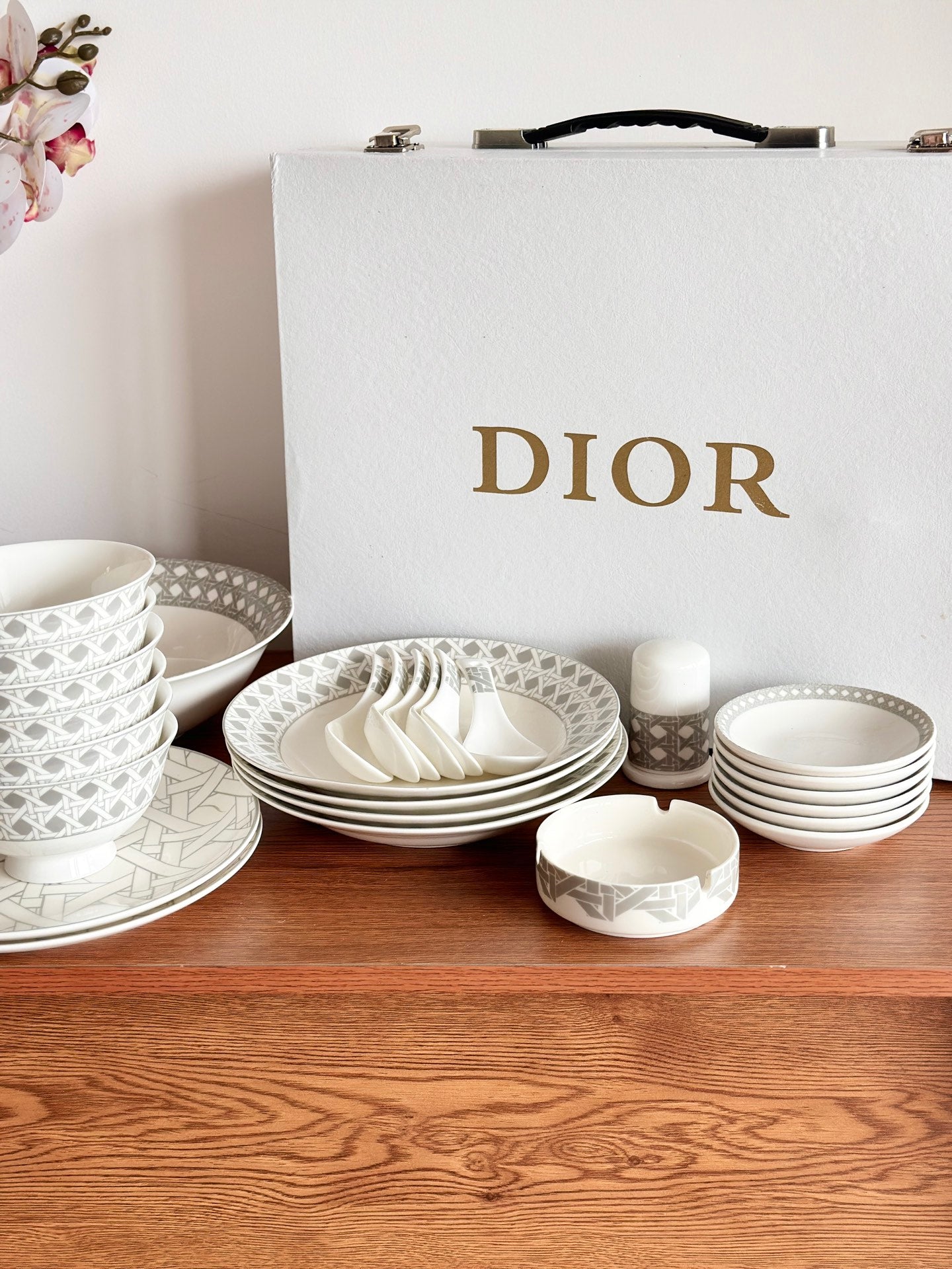 CUSTOM DIOR DINING TABLEWARE SET 3.0