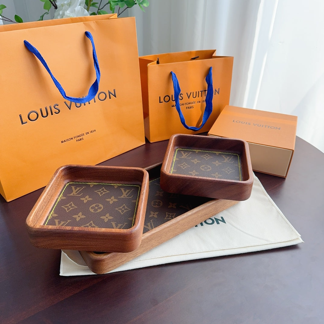 LV STACKABLE WOODEN TRAY