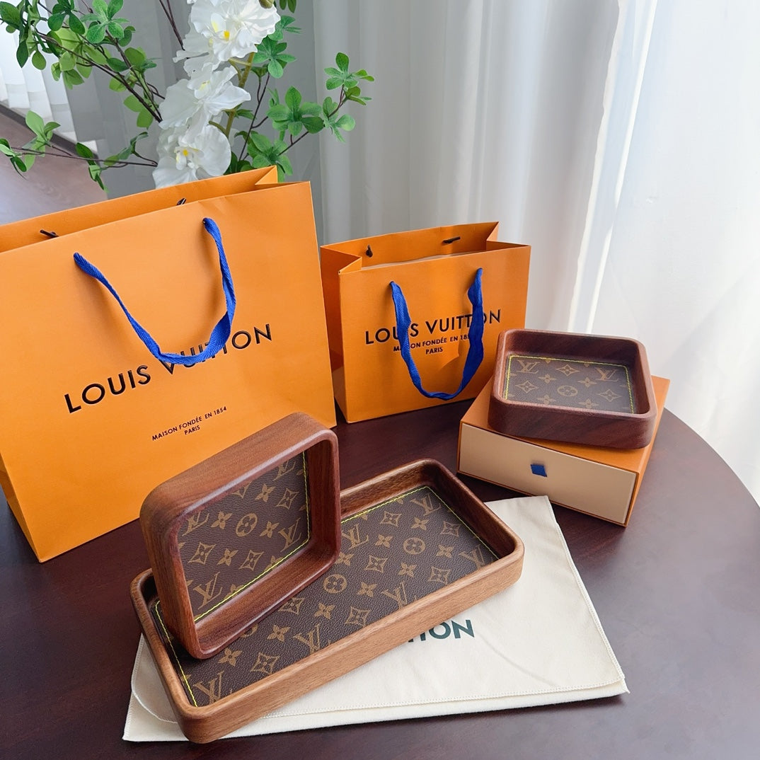 LV STACKABLE WOODEN TRAY