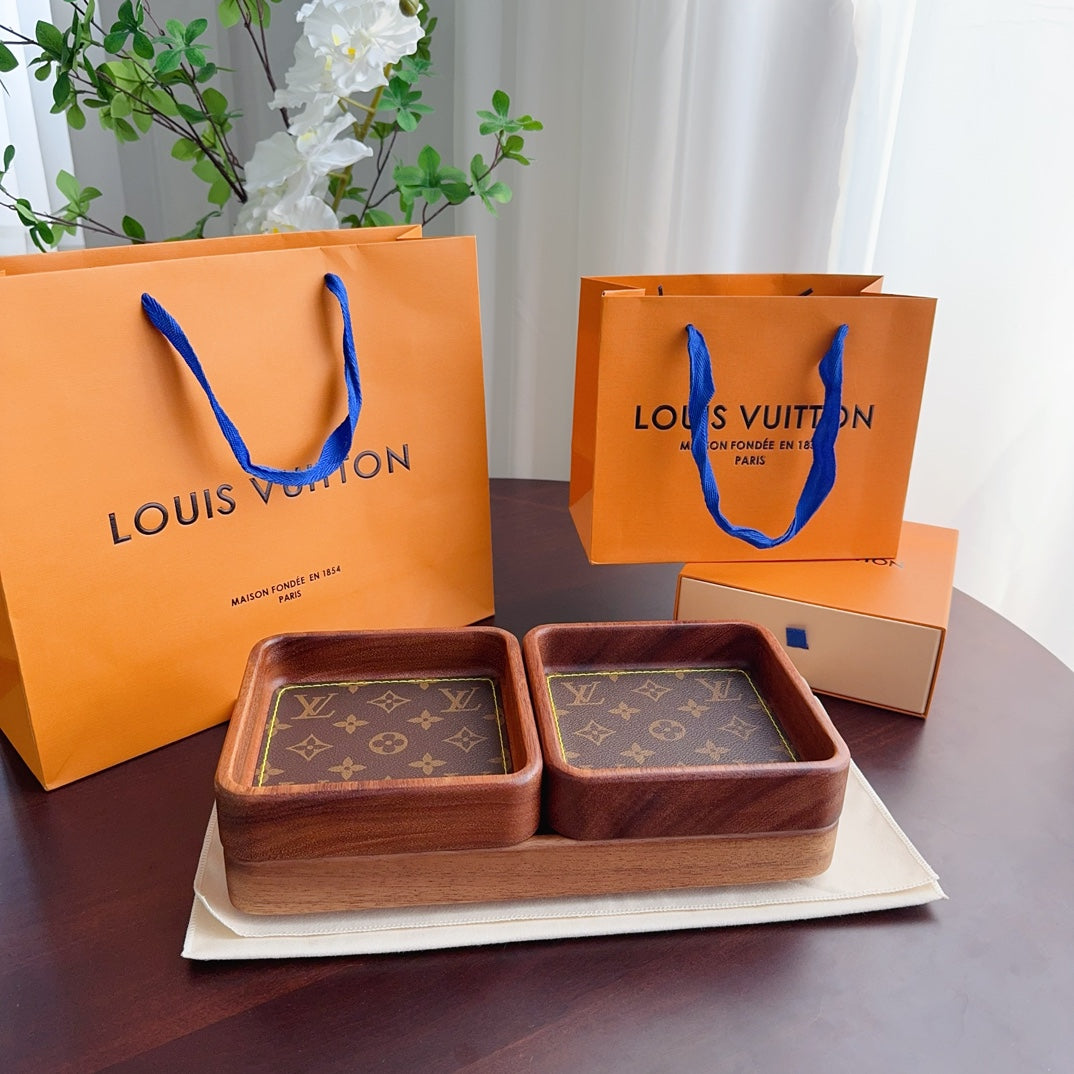LV STACKABLE WOODEN TRAY