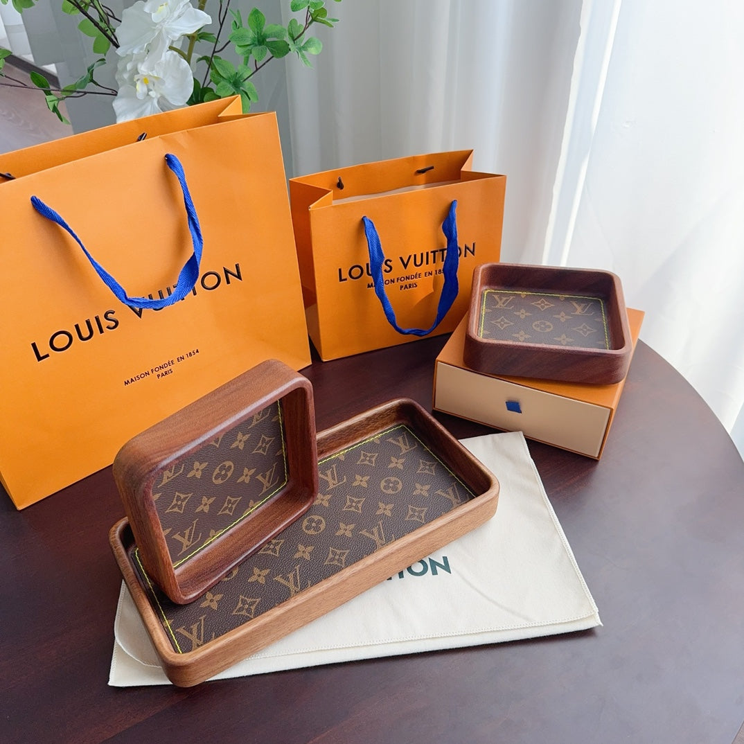 LV STACKABLE WOODEN TRAY