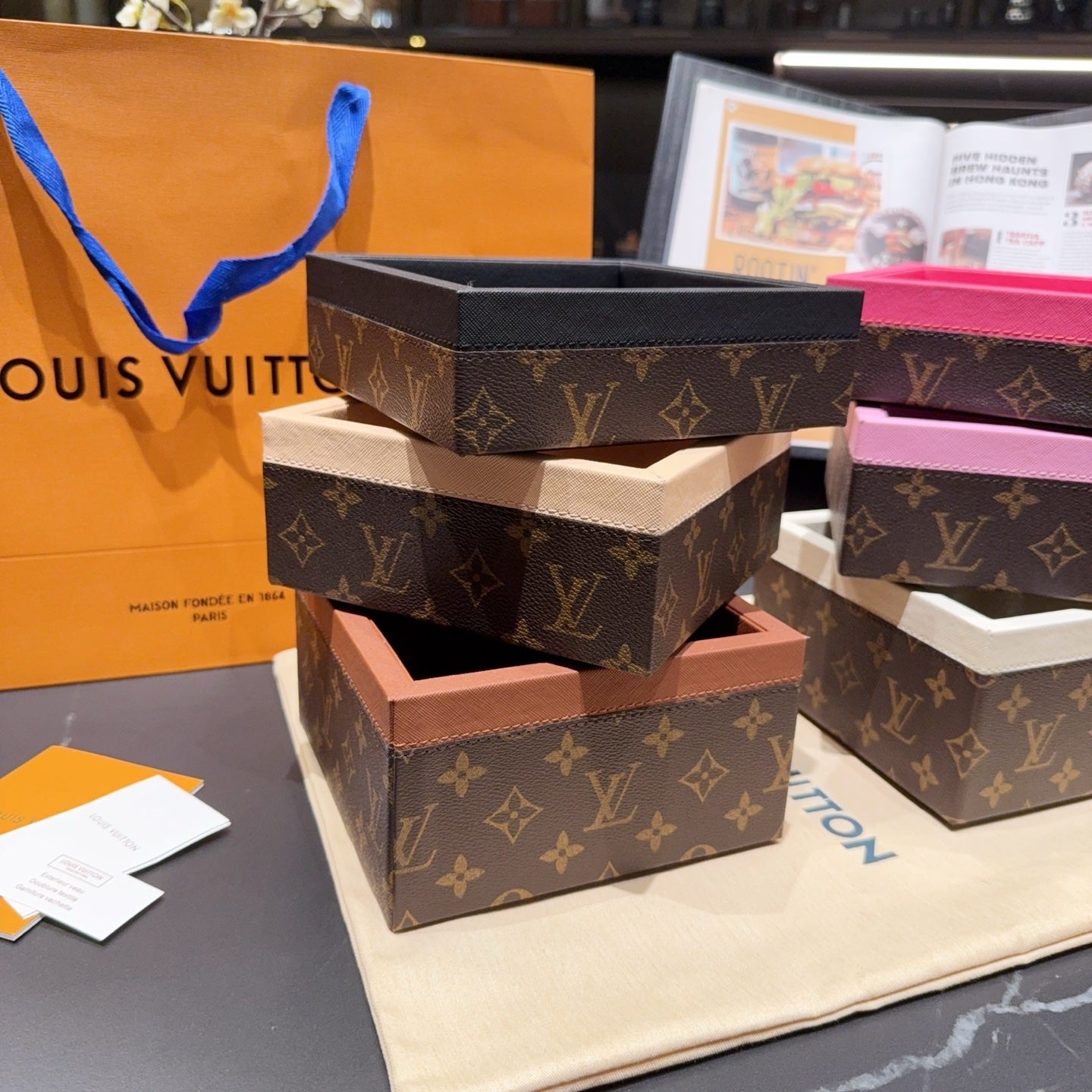 LV STACKABLE ACCESSORIES TRAY 1.0