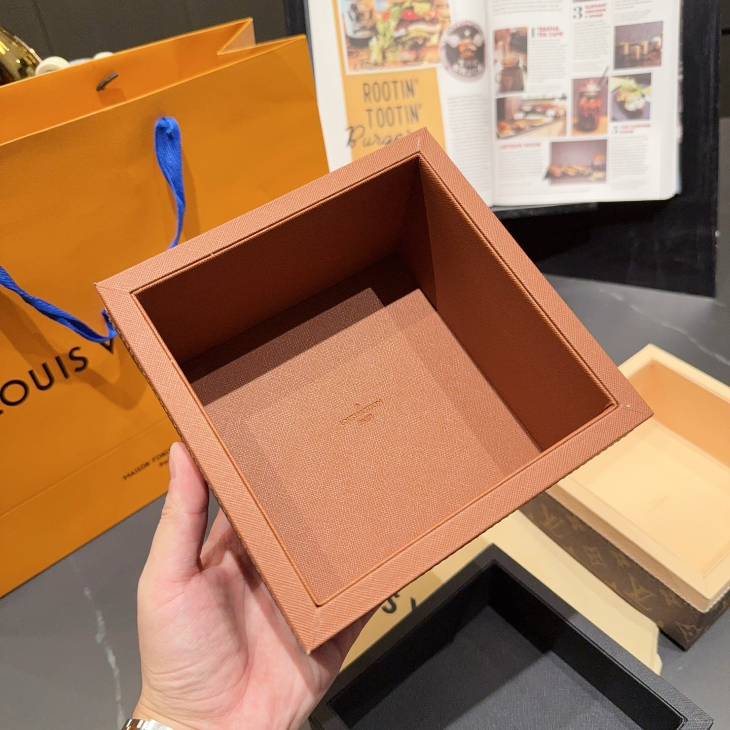 LV STACKABLE ACCESSORIES TRAY 1.0