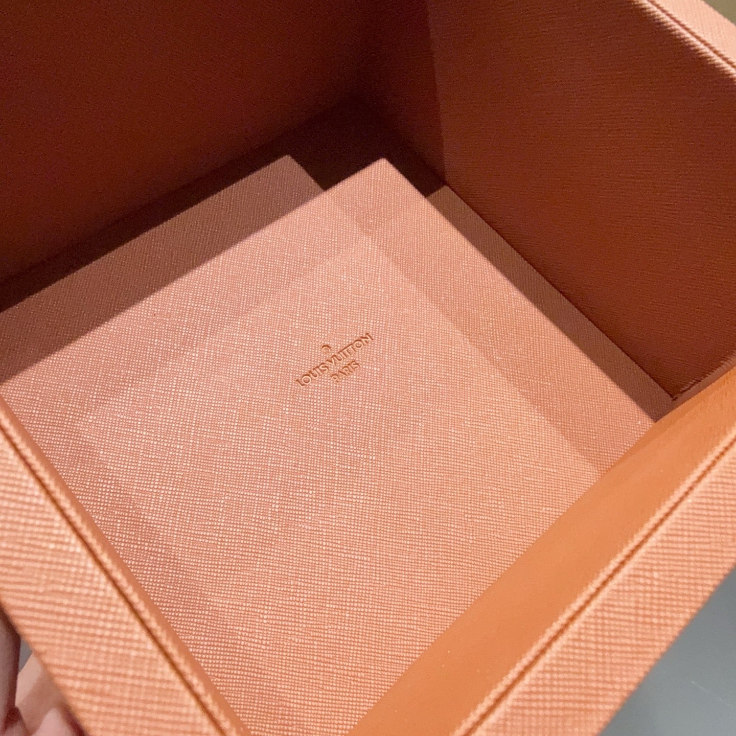 LV STACKABLE ACCESSORIES TRAY 1.0