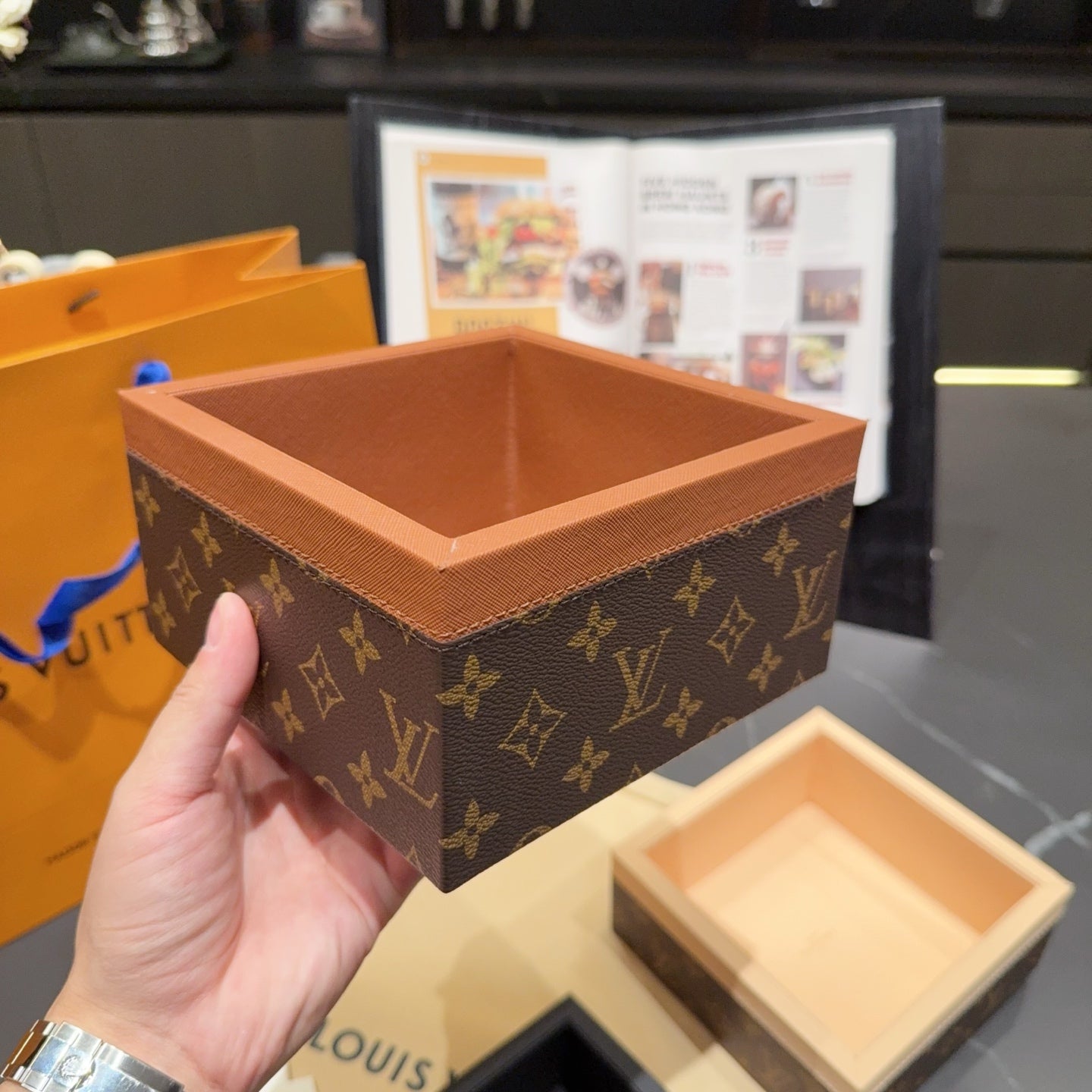 LV STACKABLE ACCESSORIES TRAY 1.0