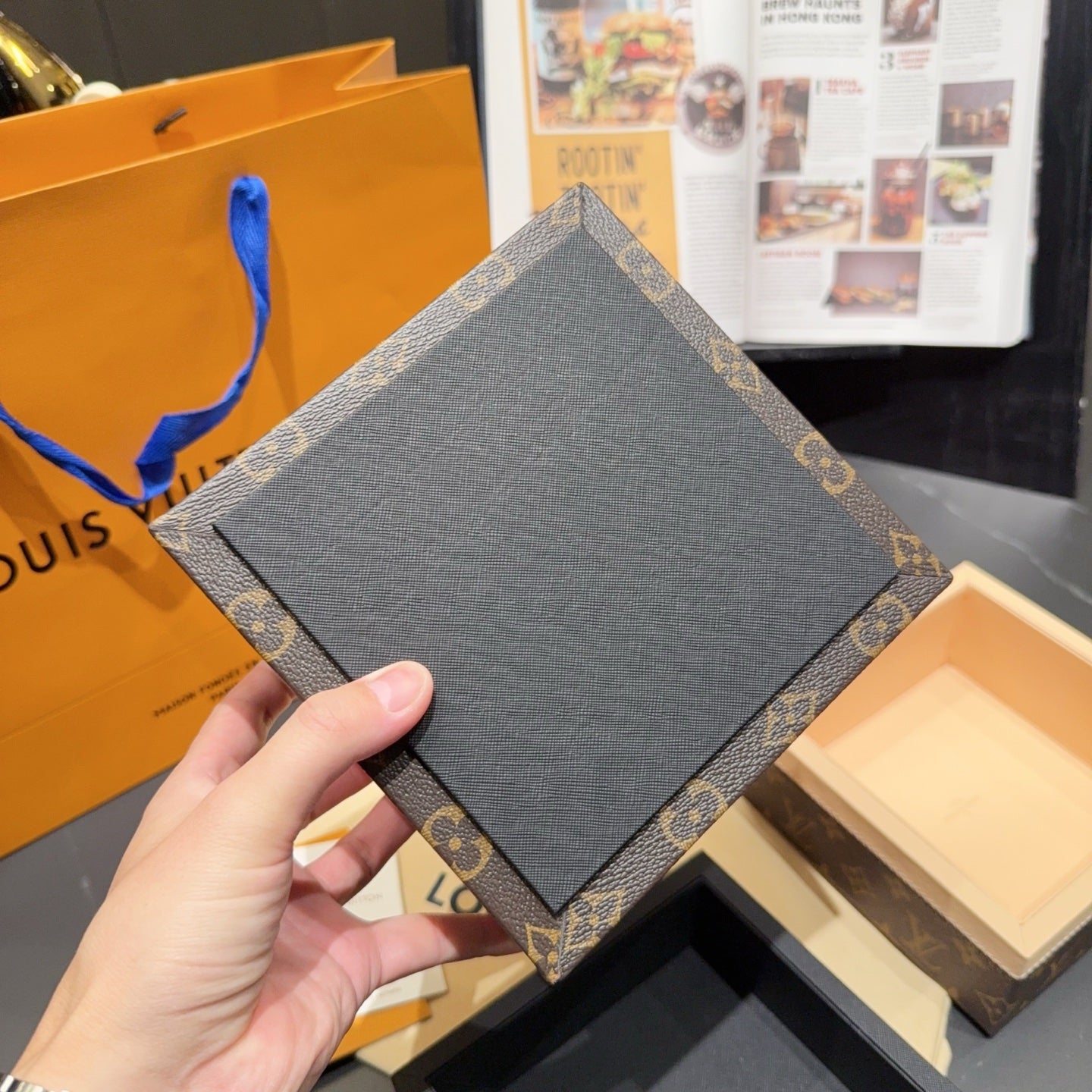 LV STACKABLE ACCESSORIES TRAY 1.0