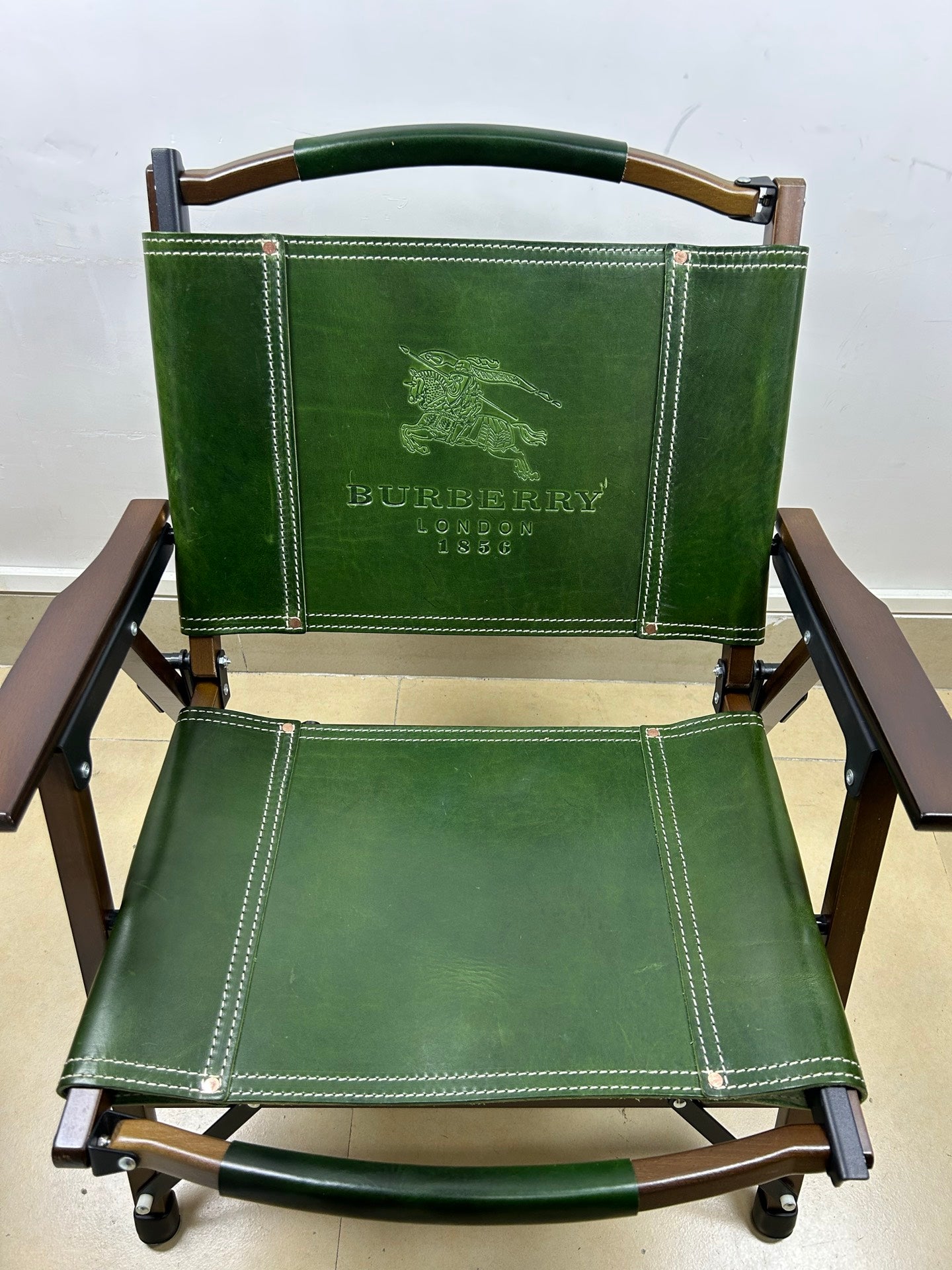 BURBERRY LEATHER FOLDING CHAIR (GREEN)