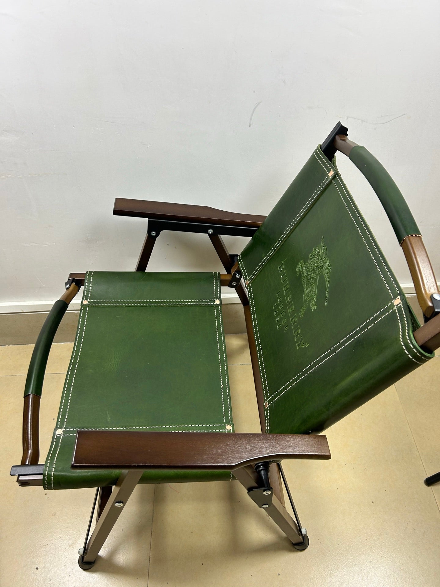 BURBERRY LEATHER FOLDING CHAIR (GREEN)
