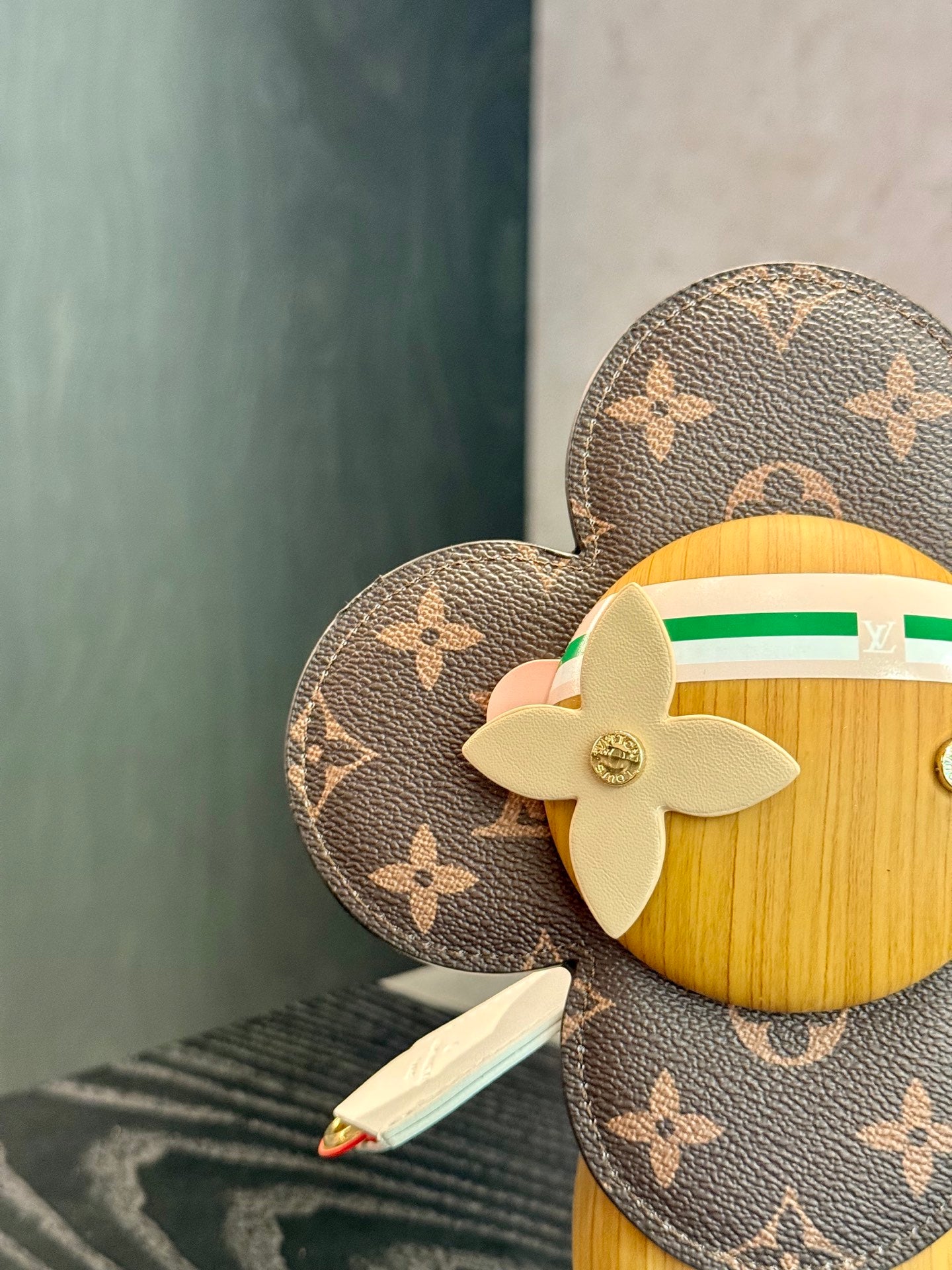 CUSTOM VIVIENNE SCENTED FIGURINE (BROWN TENNIS)