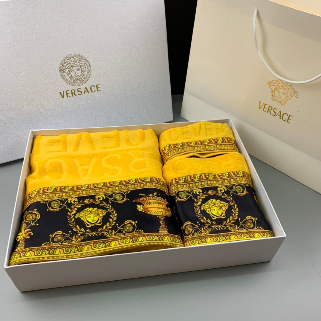 VERSACE BATH TOWEL SET