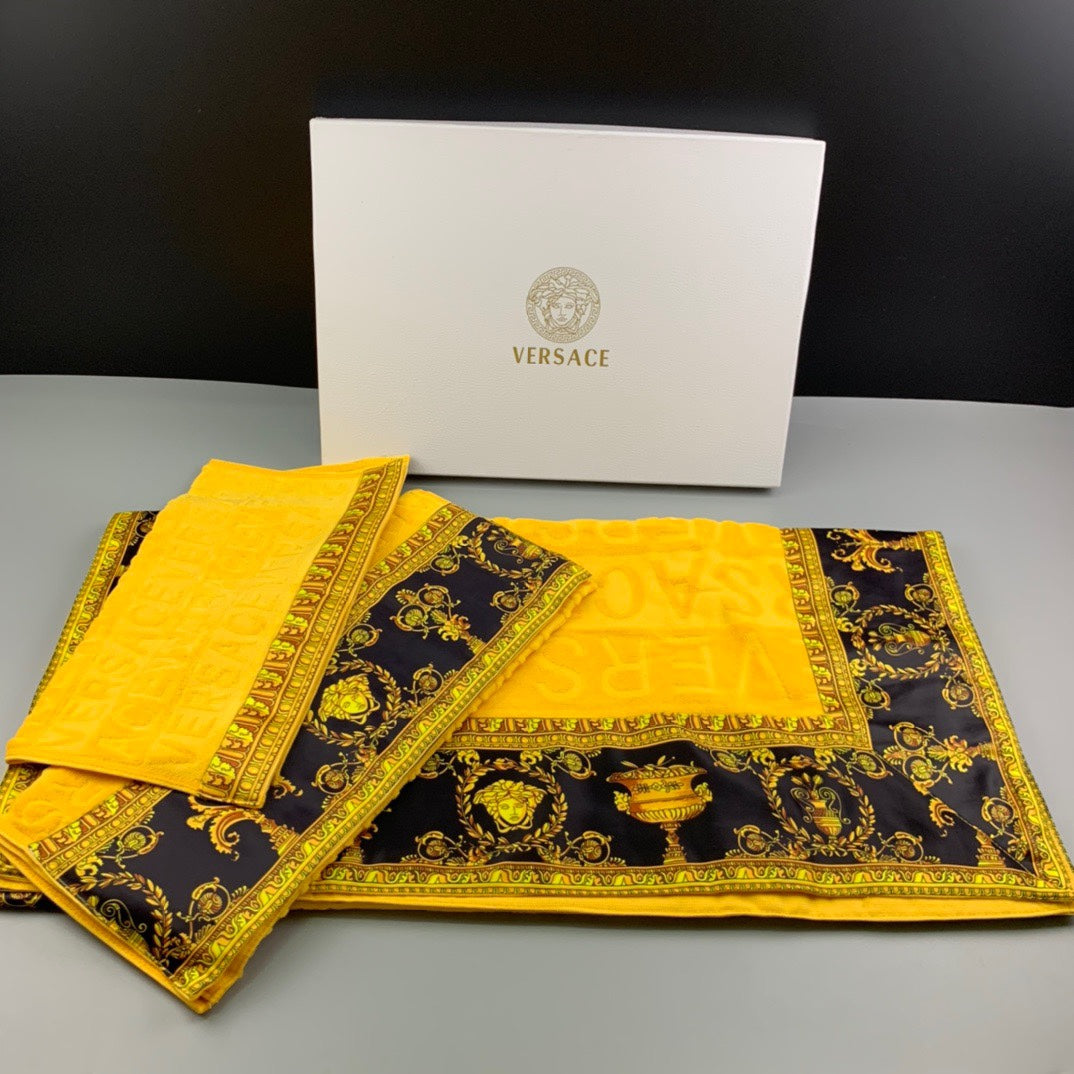 VERSACE BATH TOWEL SET
