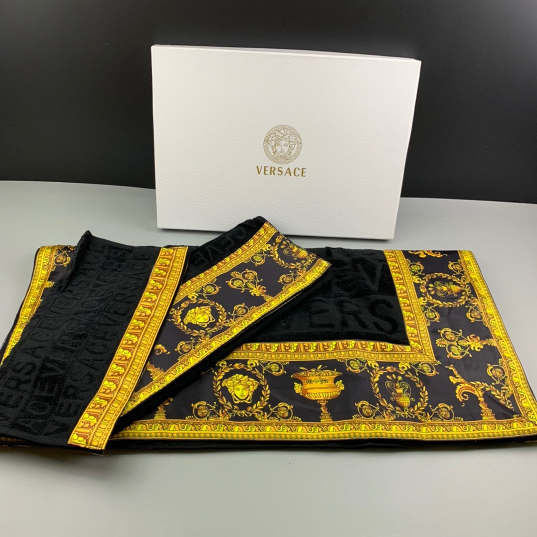 VERSACE BATH TOWEL SET
