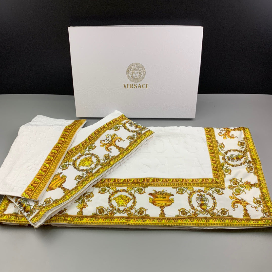 VERSACE BATH TOWEL SET