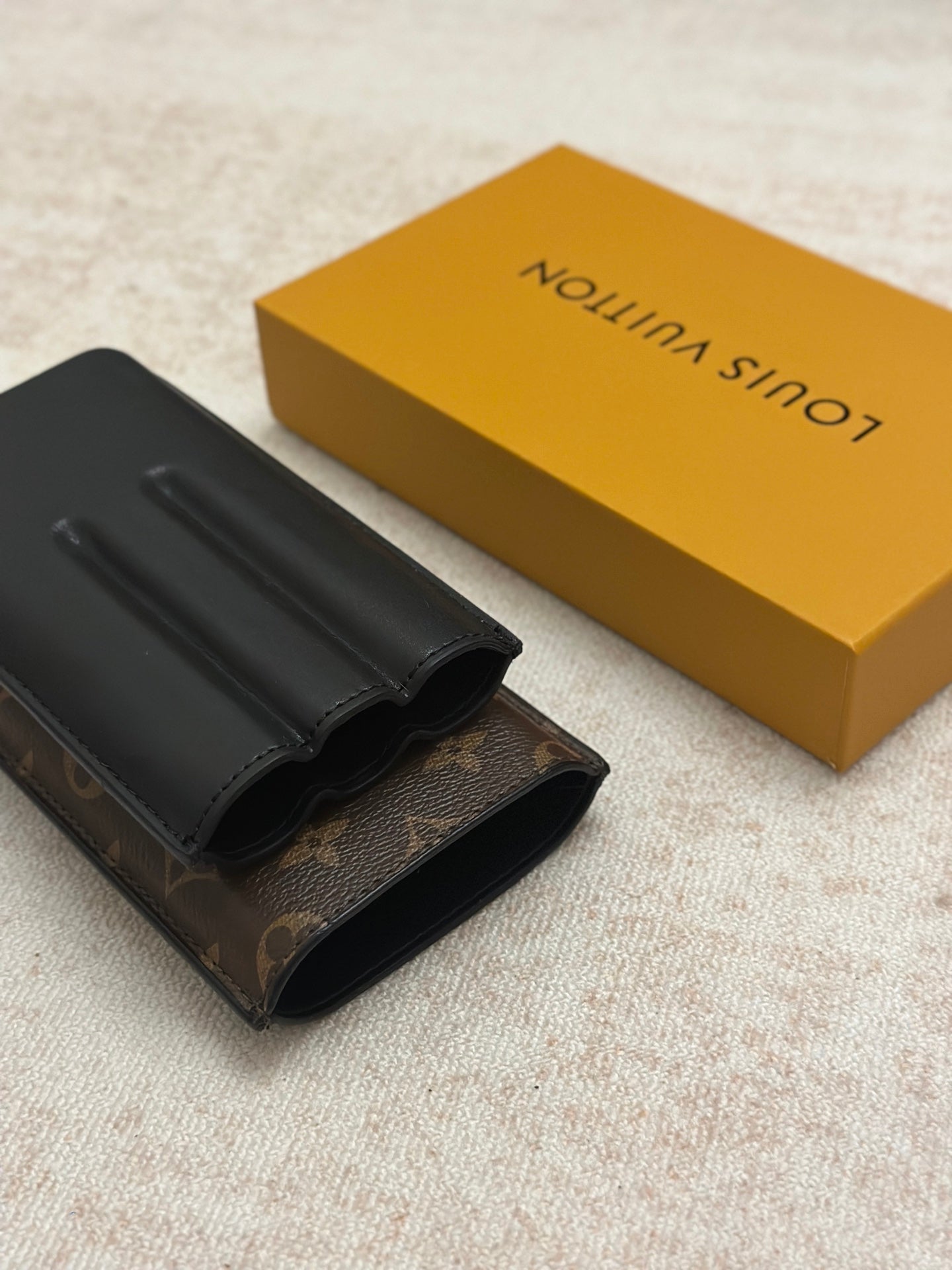 LV CIGAR CASE