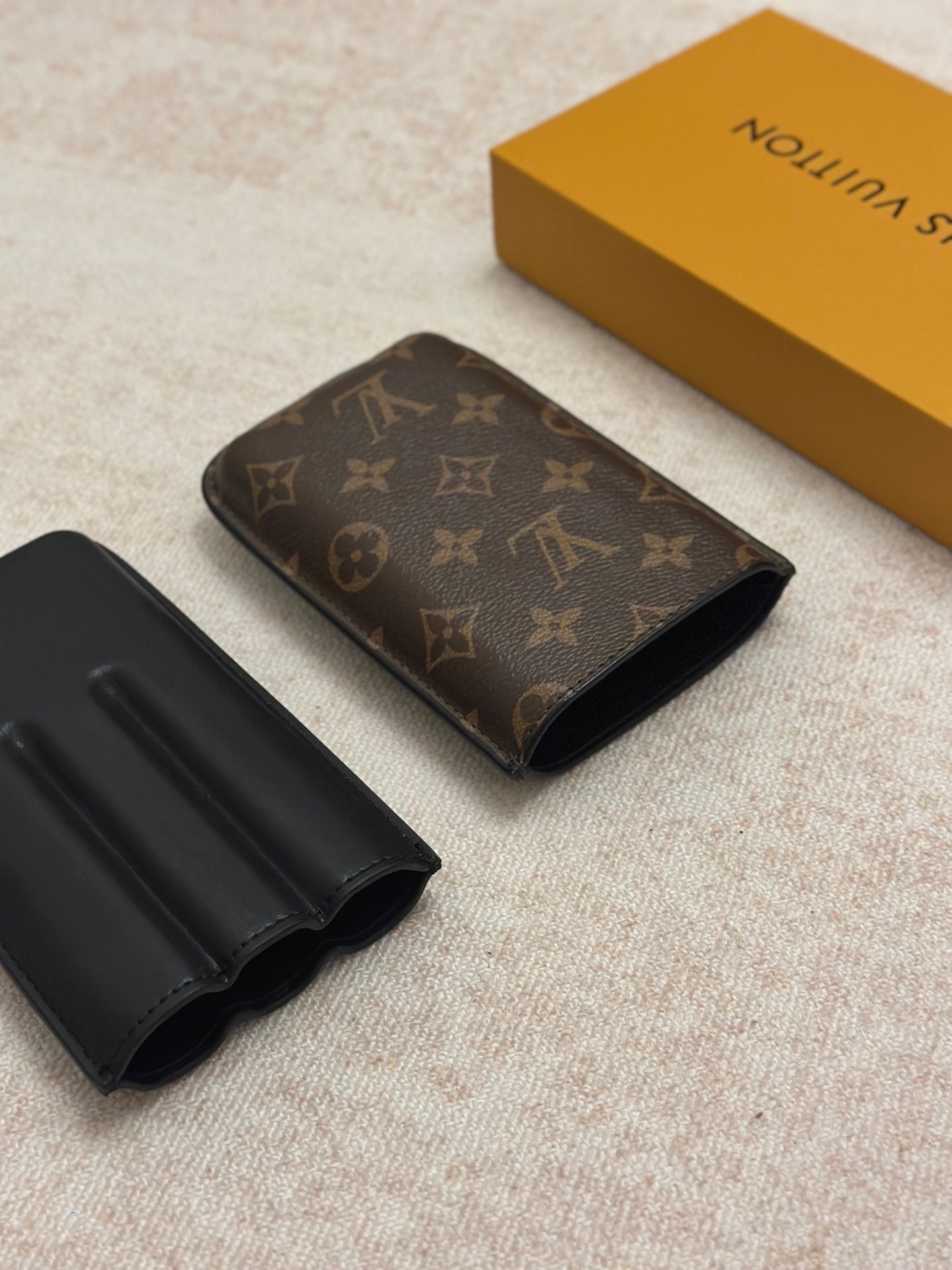 LV CIGAR CASE