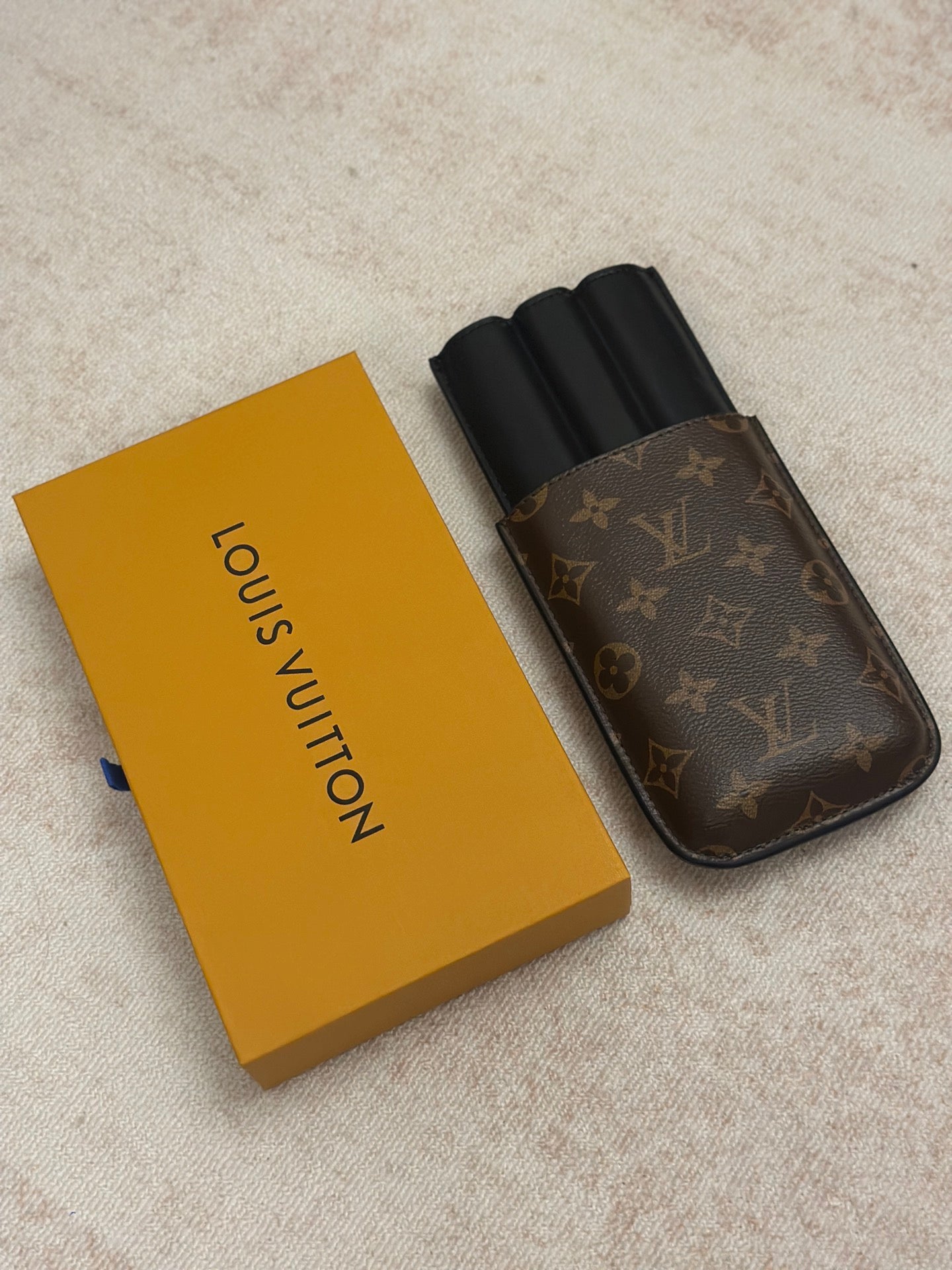 LV CIGAR CASE