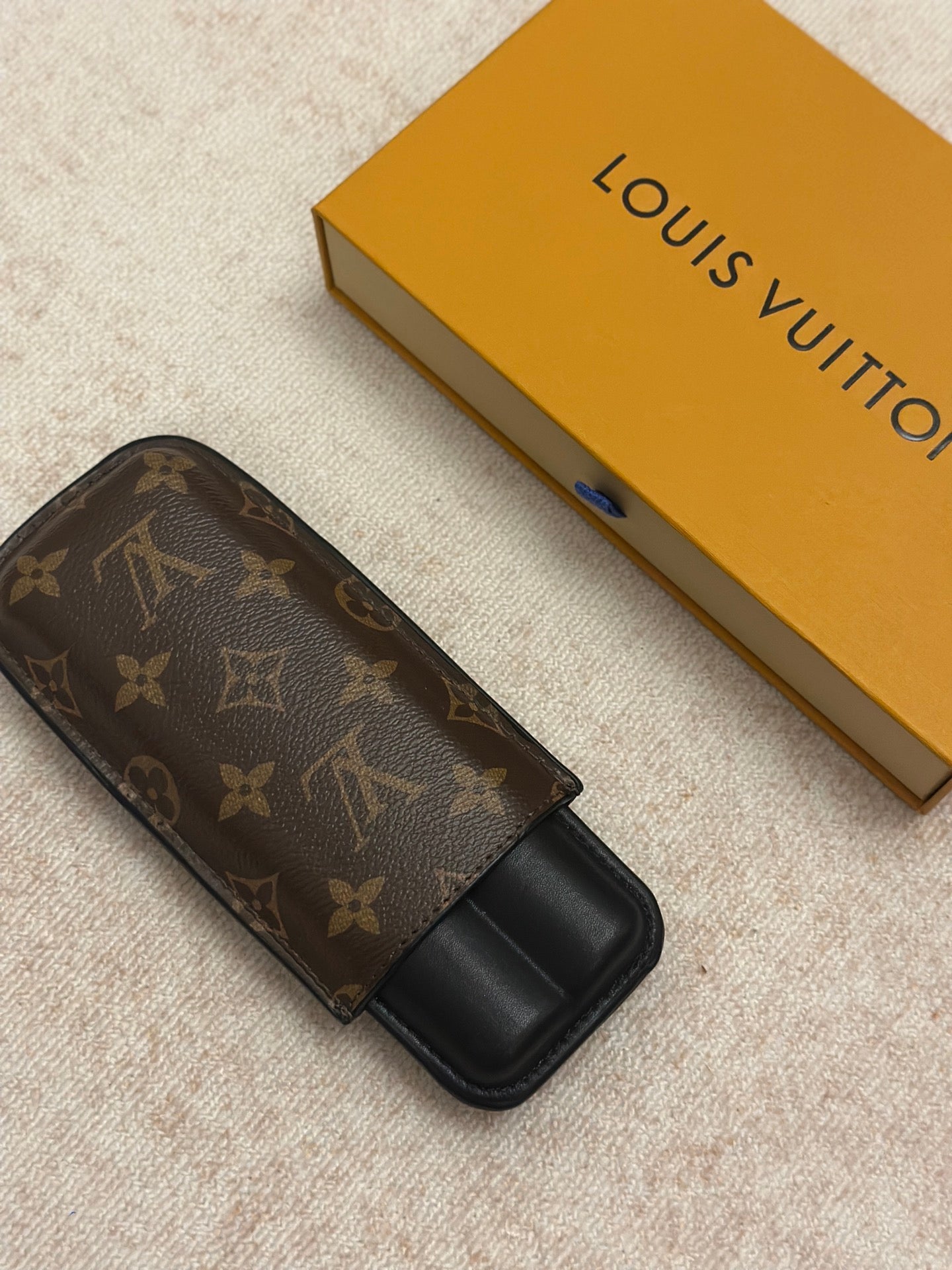 LV CIGAR CASE