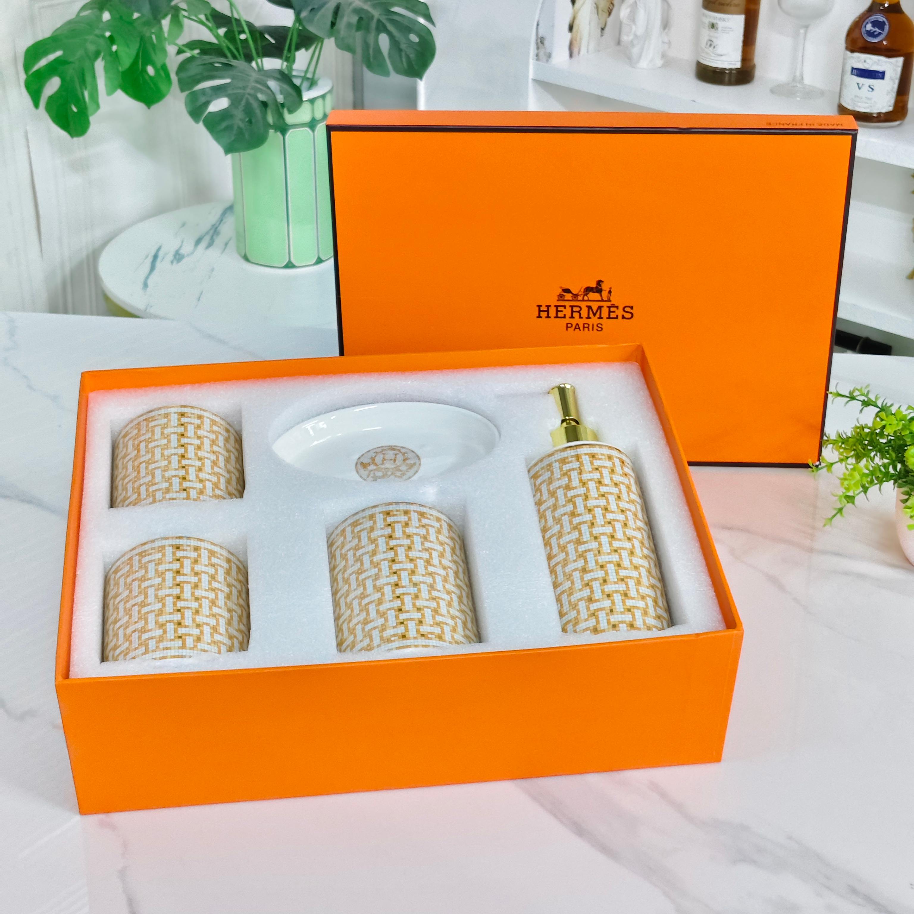 HERMES TOILETRIES SET