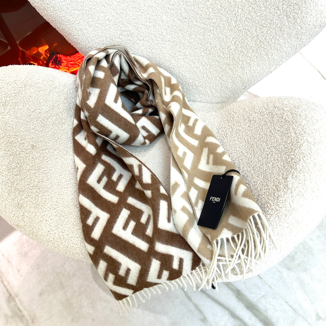 FENDI GRADIENT WOOL SCARF