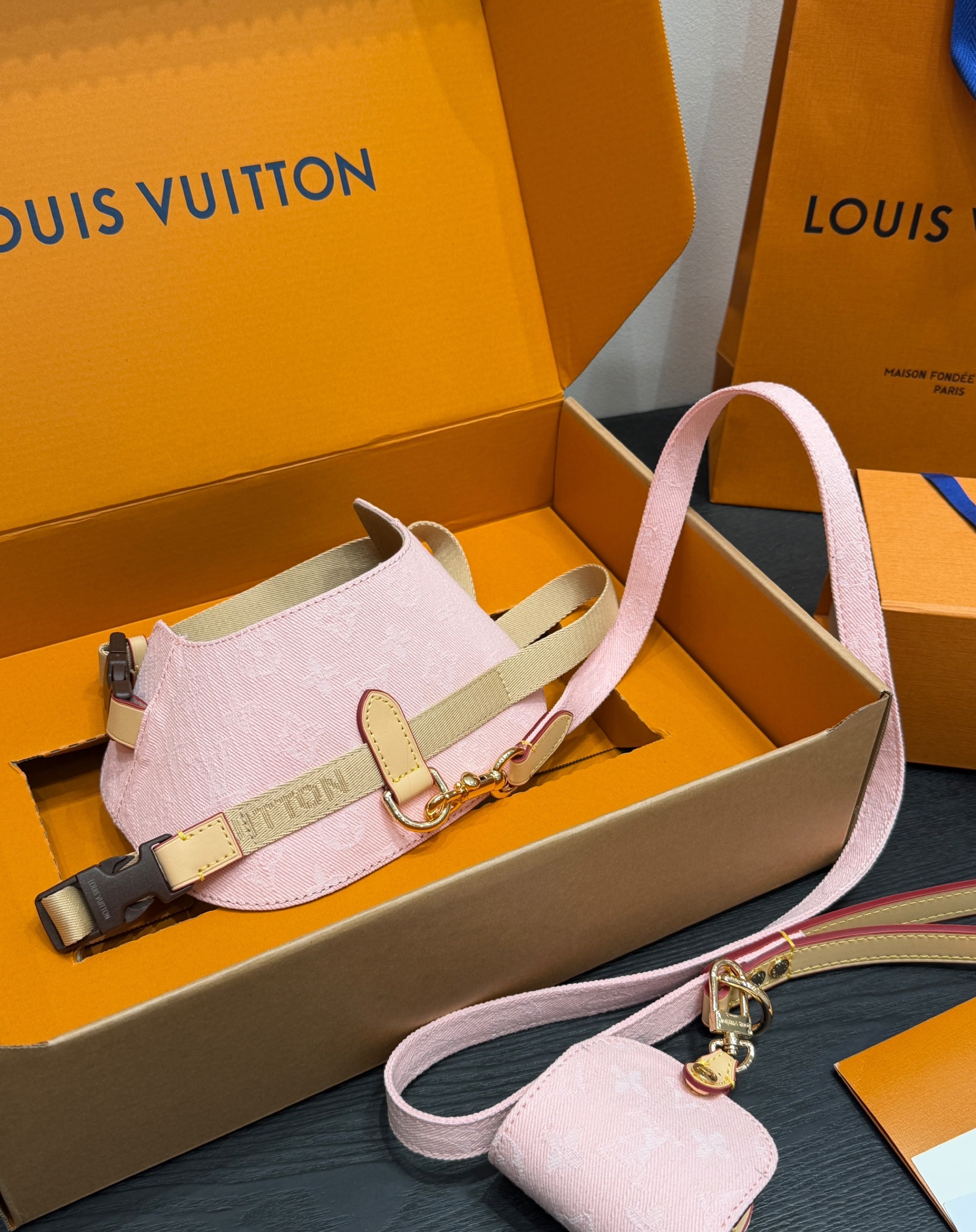 LV DOG HARNESS AND LEASH (PINK)