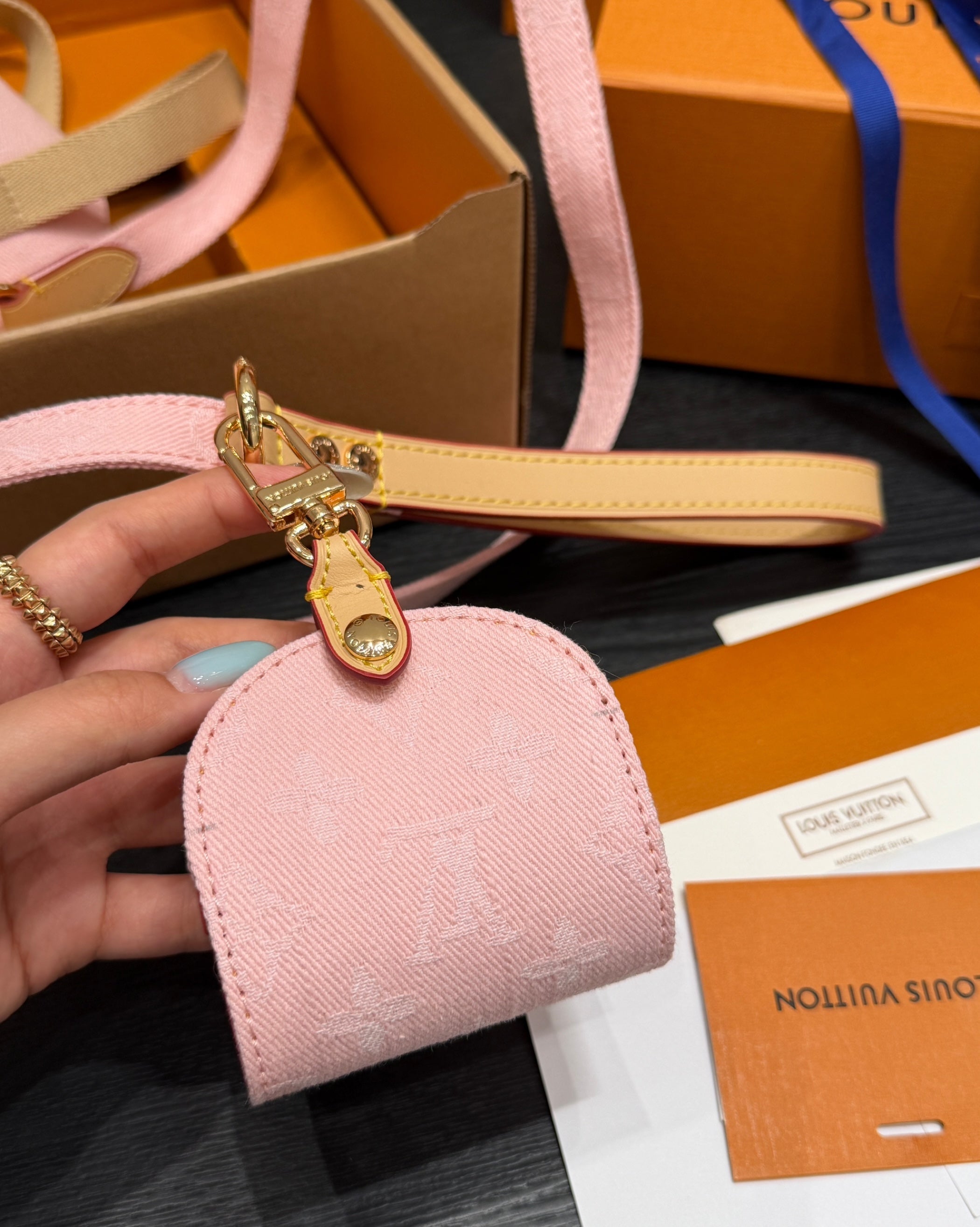 LV DOG HARNESS AND LEASH (PINK)