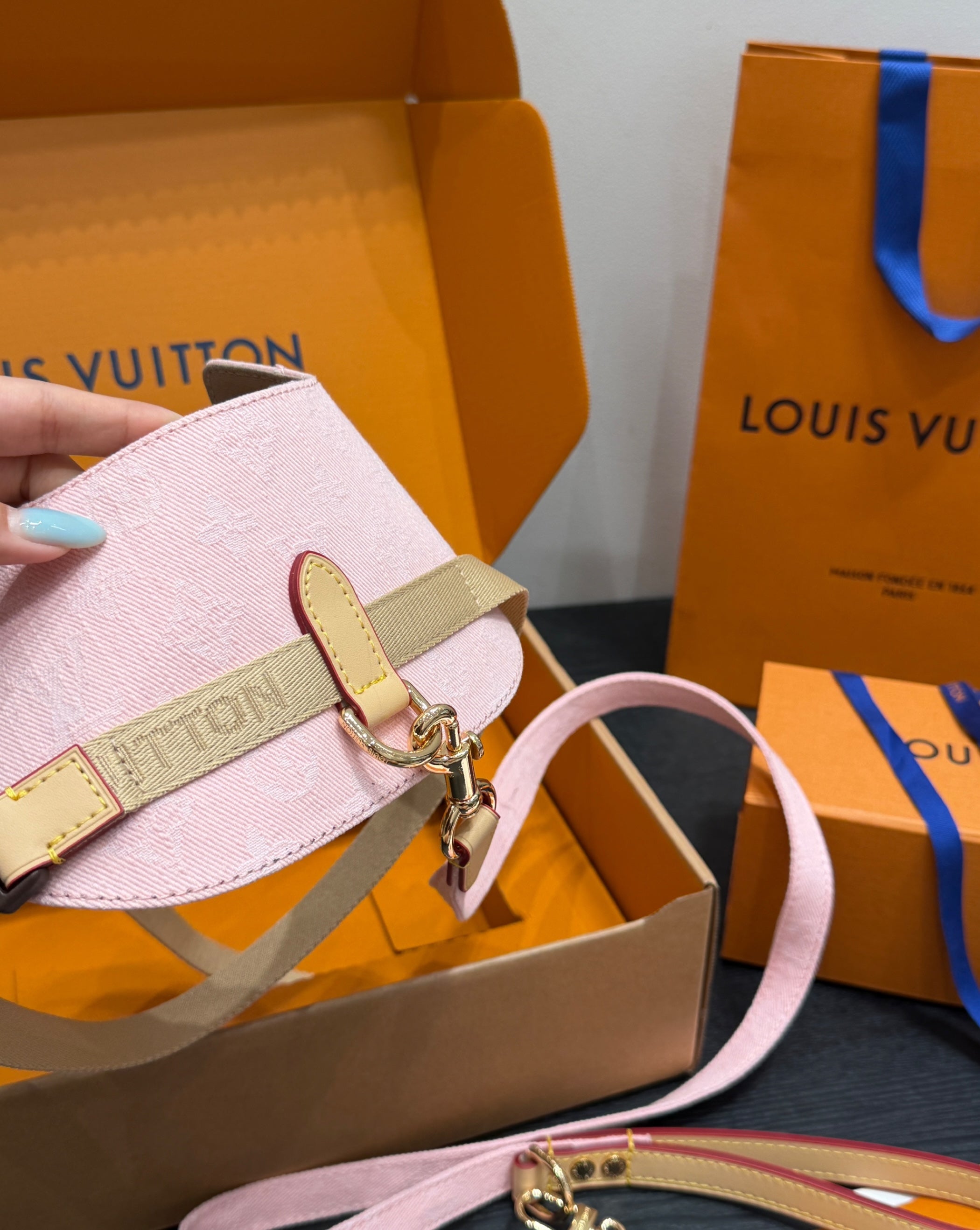 LV DOG HARNESS AND LEASH (PINK)