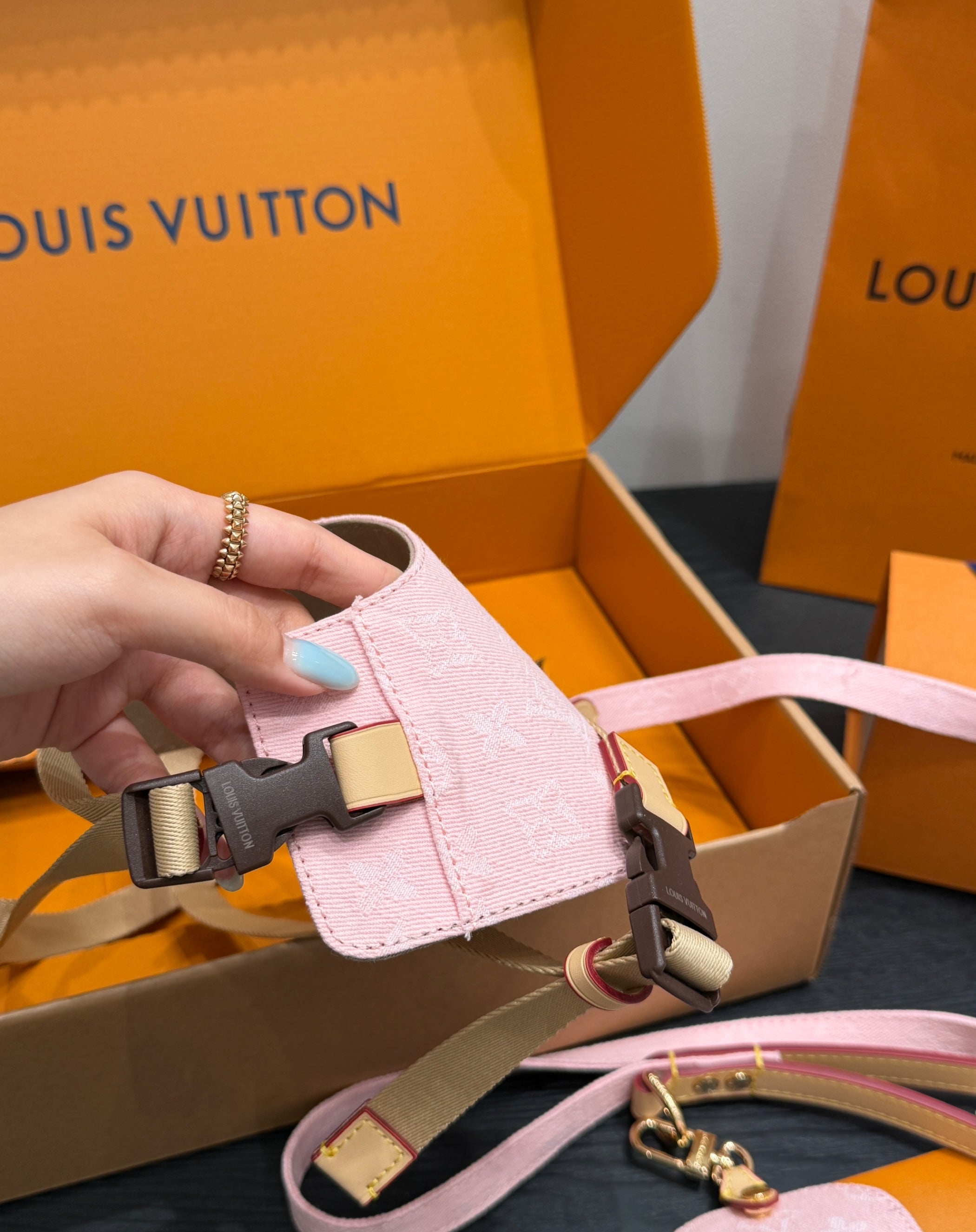 LV DOG HARNESS AND LEASH (PINK)