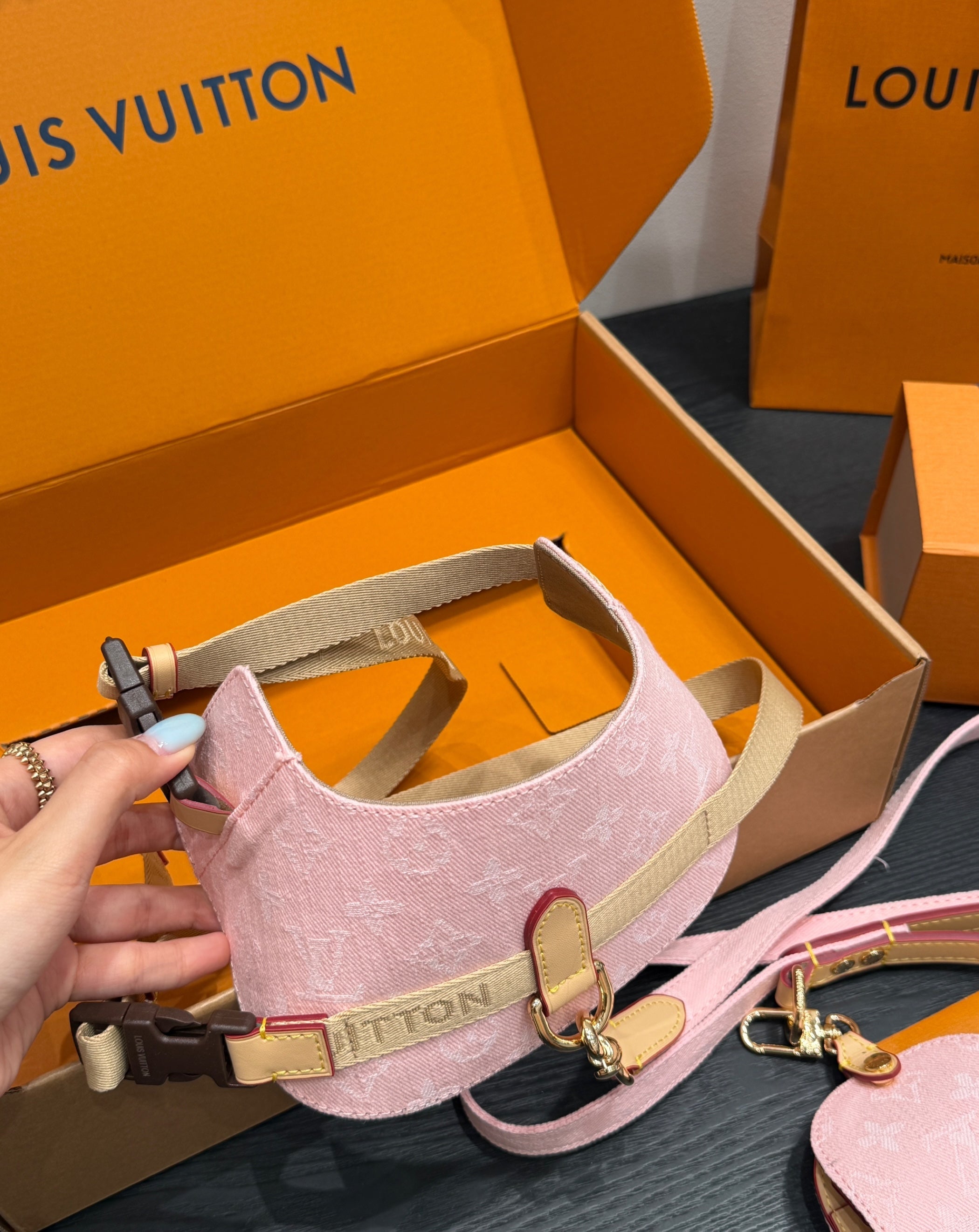 LV DOG HARNESS AND LEASH (PINK)