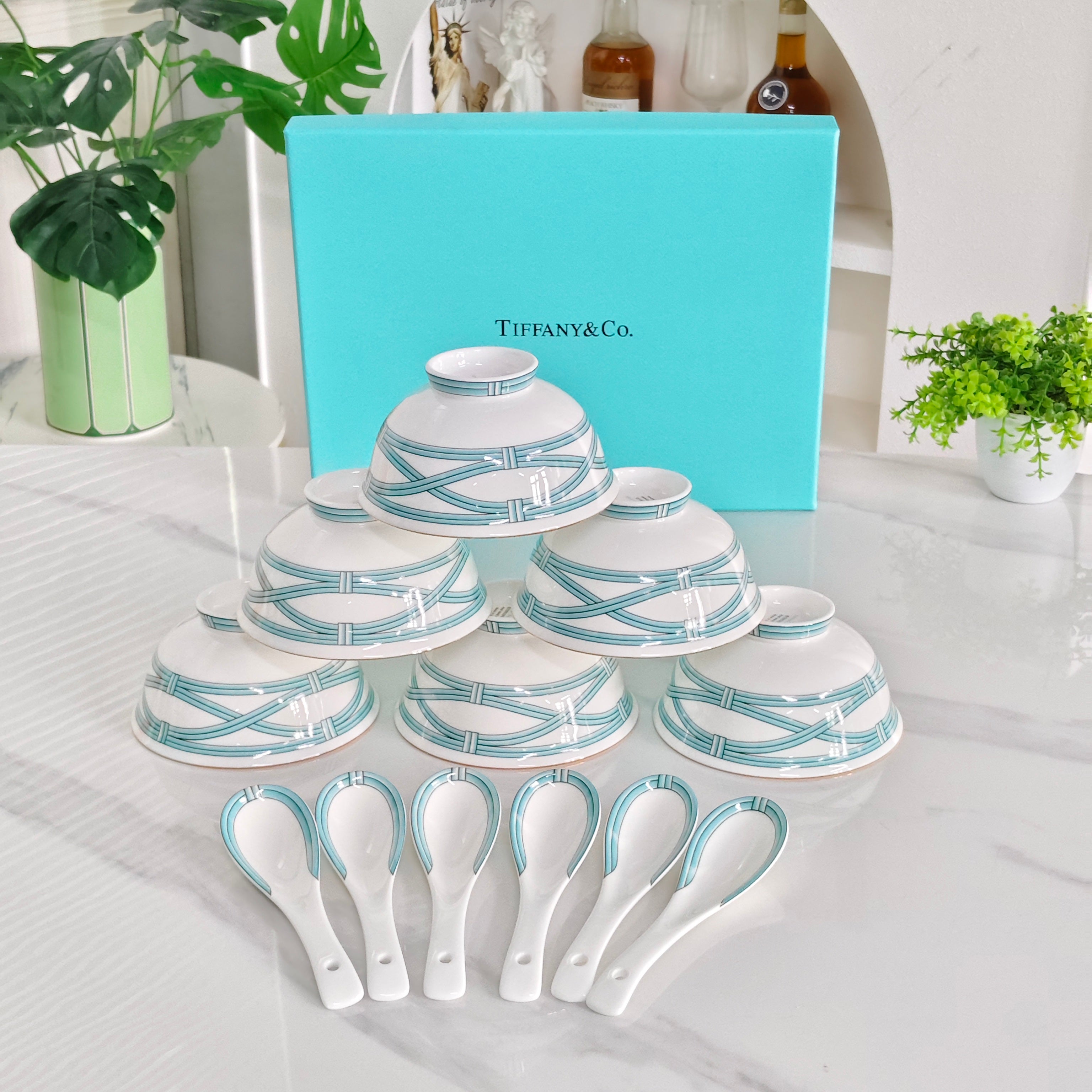 TIFFANY BOWL TABLEWARE SET
