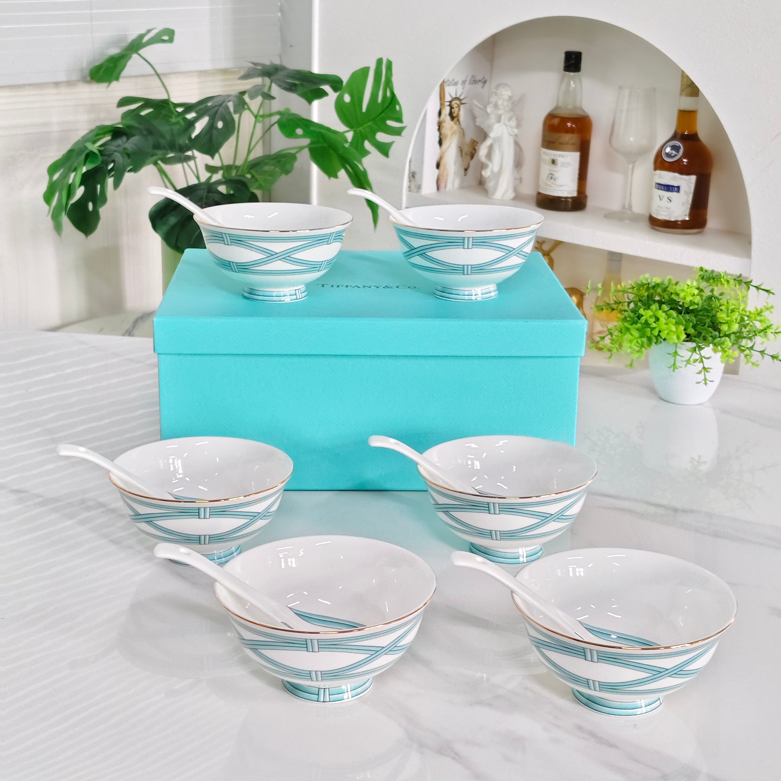 TIFFANY BOWL TABLEWARE SET