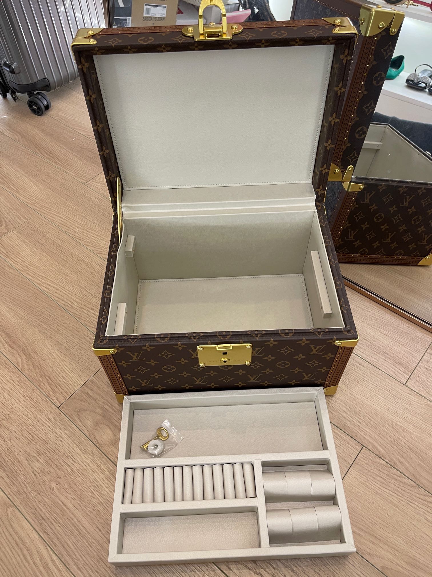 CUSTOM LV ACCESSORIES BOX