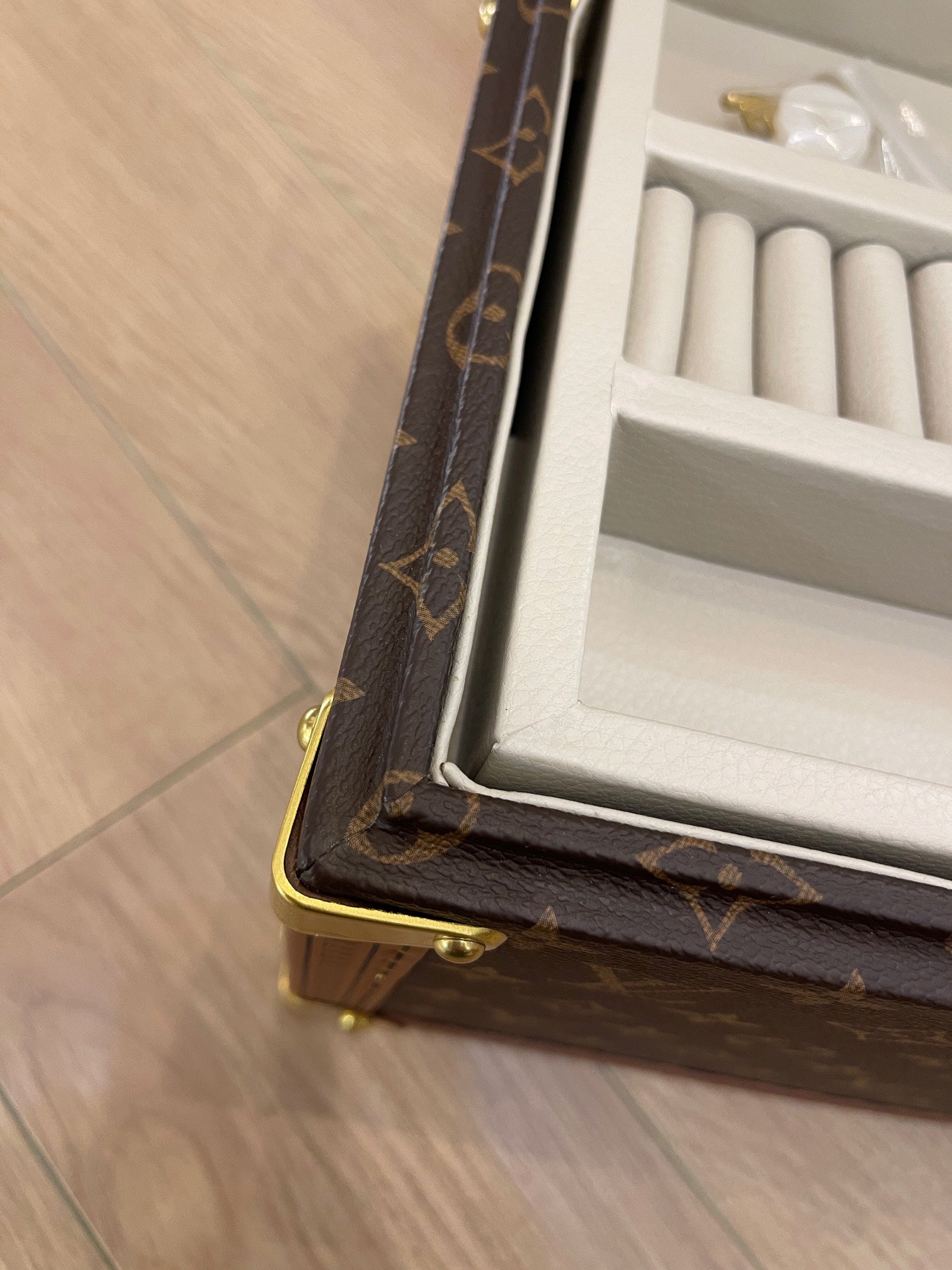 CUSTOM LV ACCESSORIES BOX