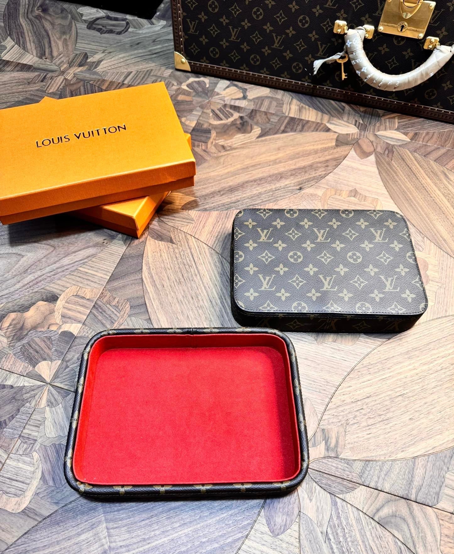 CUSTOM LV VALET TRAY
