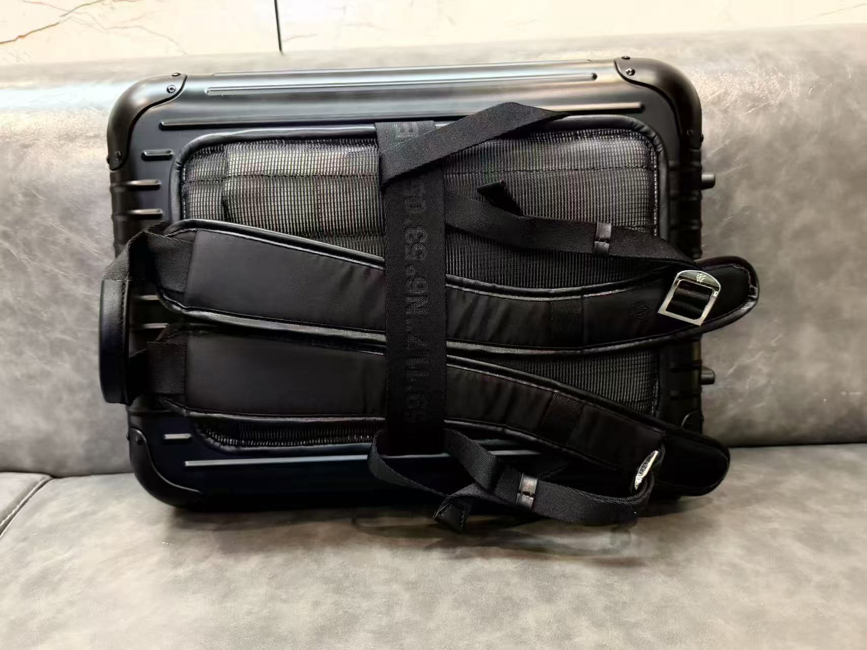 RIMOWA BACKPACK (BLACK)