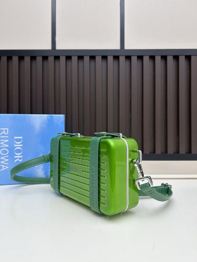 CHRISTIAN CROSS-BODY CLUTCH (GREEN)