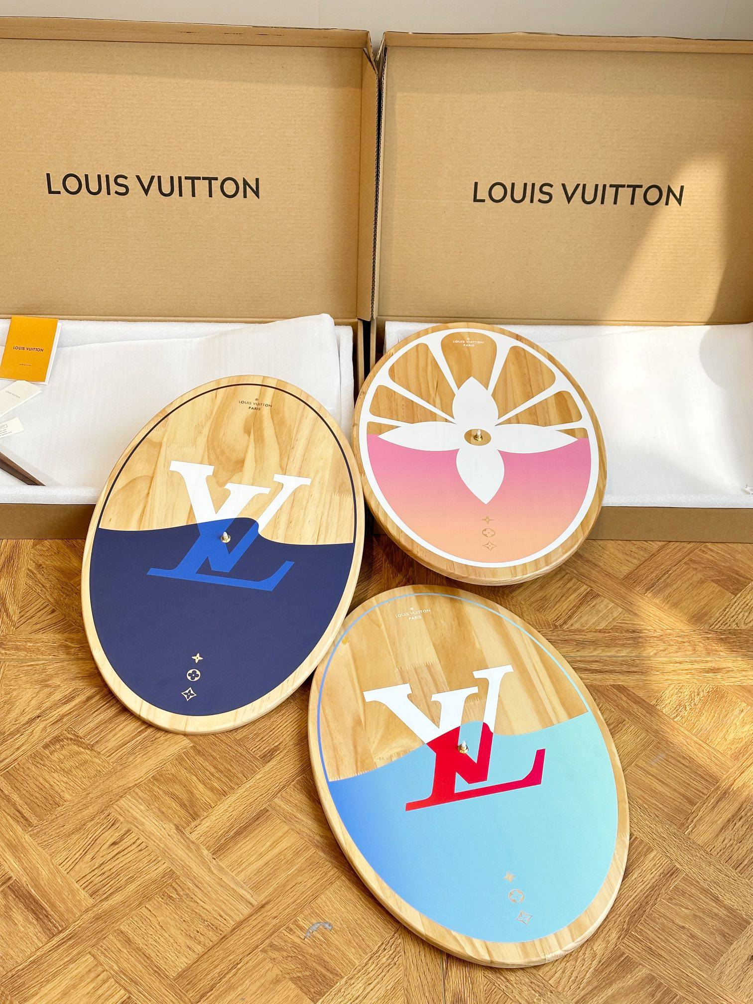 LV WAKEBOARD CLOCK