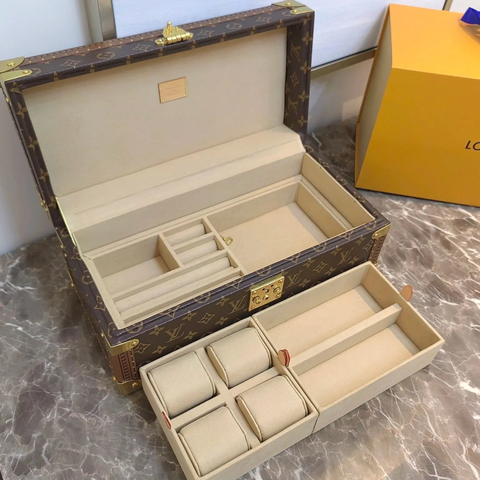 LV COFFRET ACCESSORIES BOX