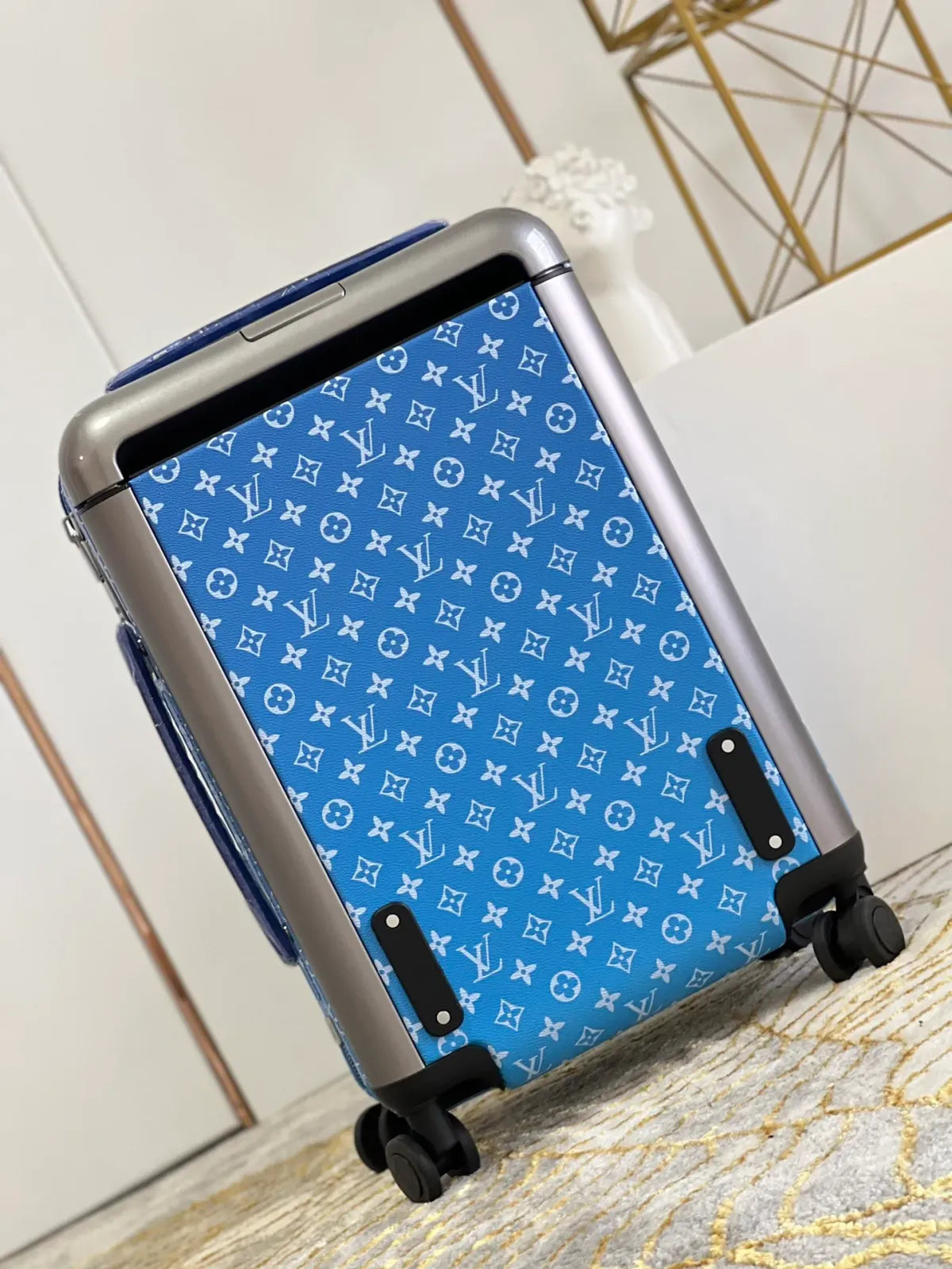 CUSTOM CLOUDS CABIN 37L HORIZON 55 SUITCASE