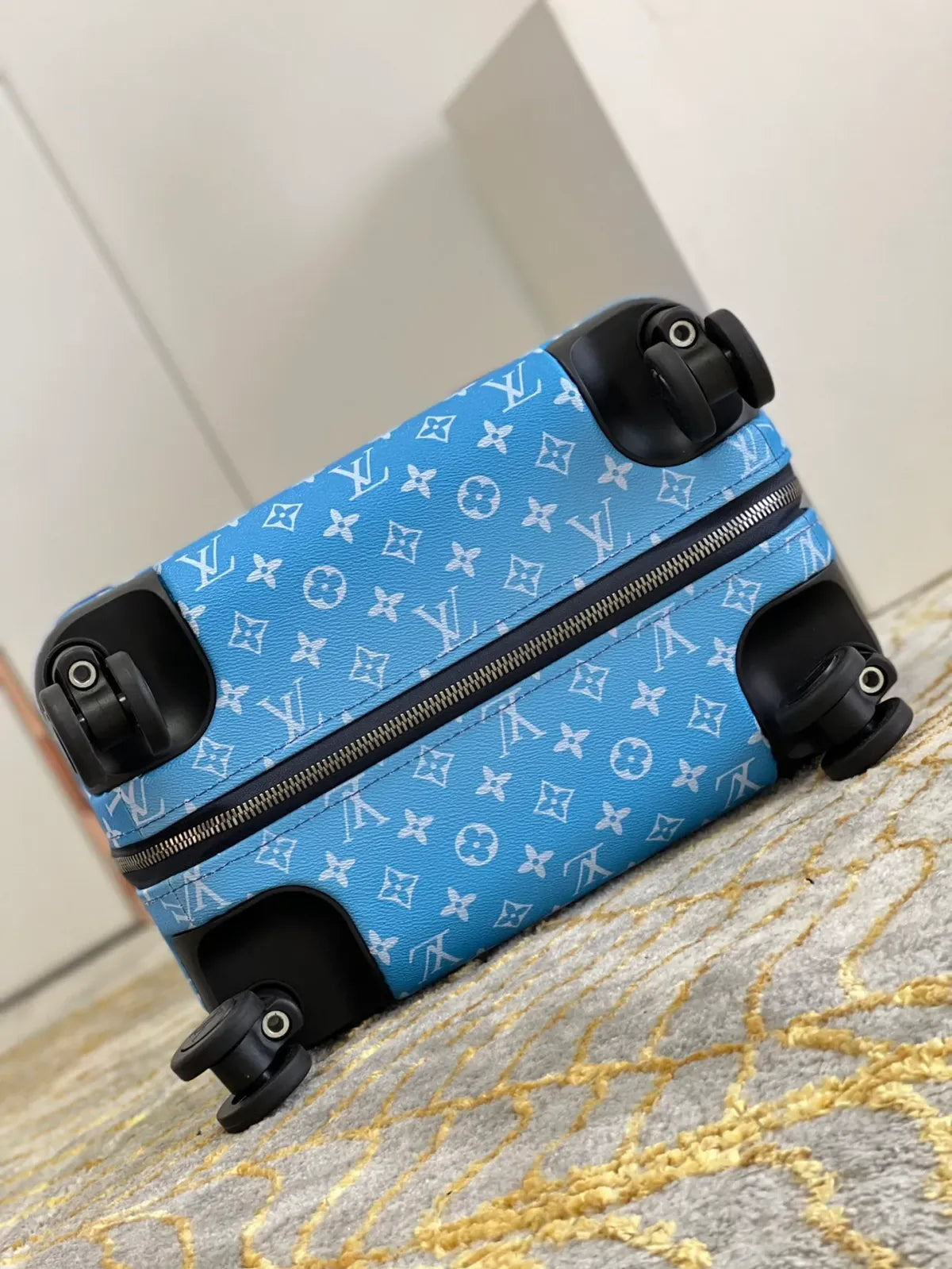 CUSTOM CLOUDS CABIN 37L HORIZON 55 SUITCASE
